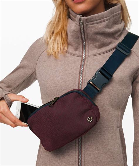 lululemon belt bag for women